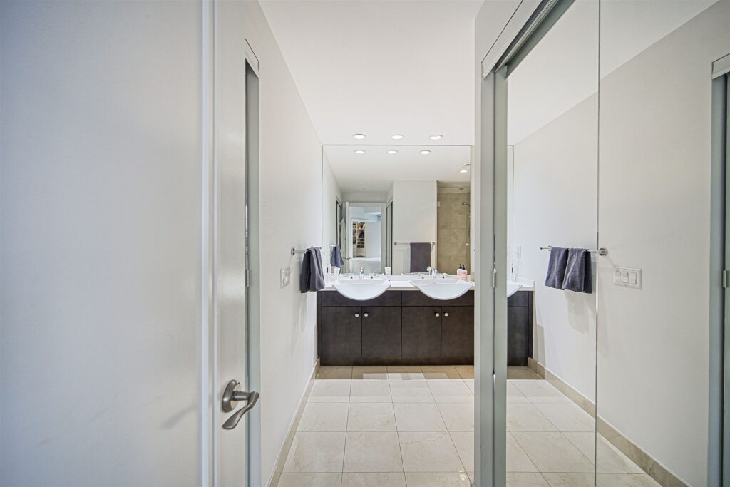 37-Bedroom_PrimaryEnsuite_1