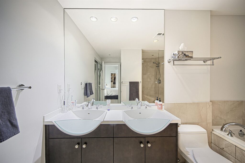 38-Bedroom_PrimaryEnsuite_2
