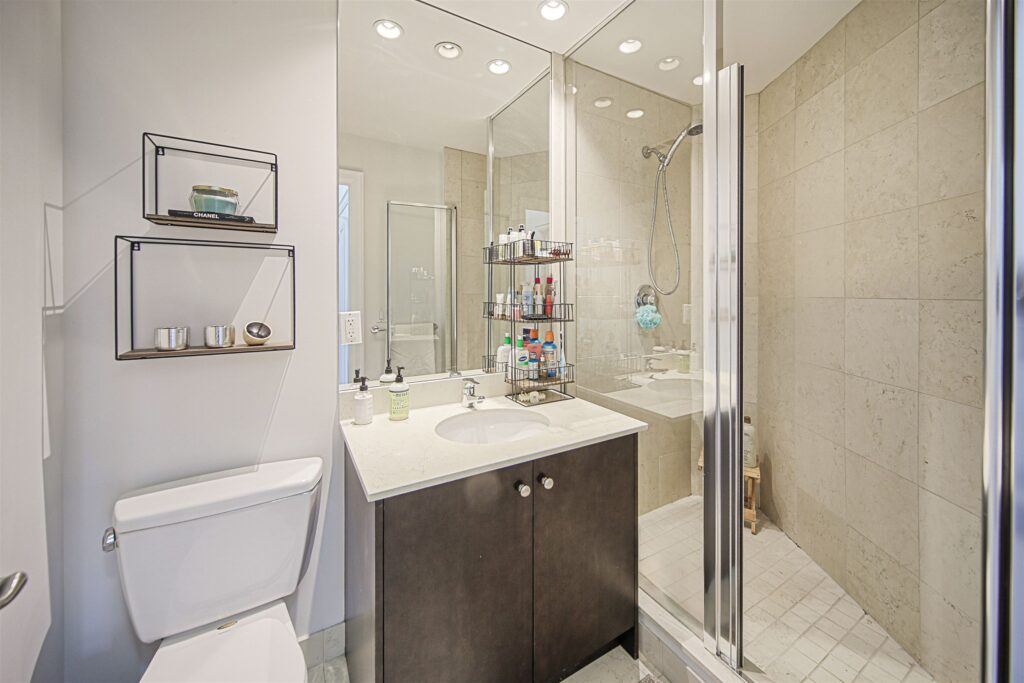 42-Bathroom _1