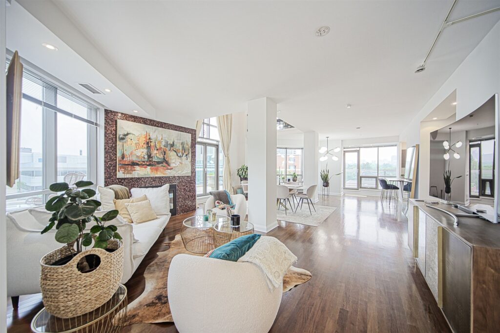 9-LivingRoom_1